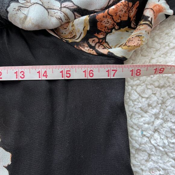 Jella C Black Floral Blouse Medium - Picture 7 of 9